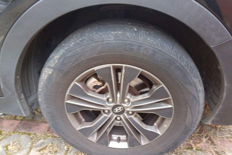 Used Hyundai Santa Fe 2015 2.0T Automatic Two-Wheel Drive Smart Version 5 Seats Right Front Wheel Hub