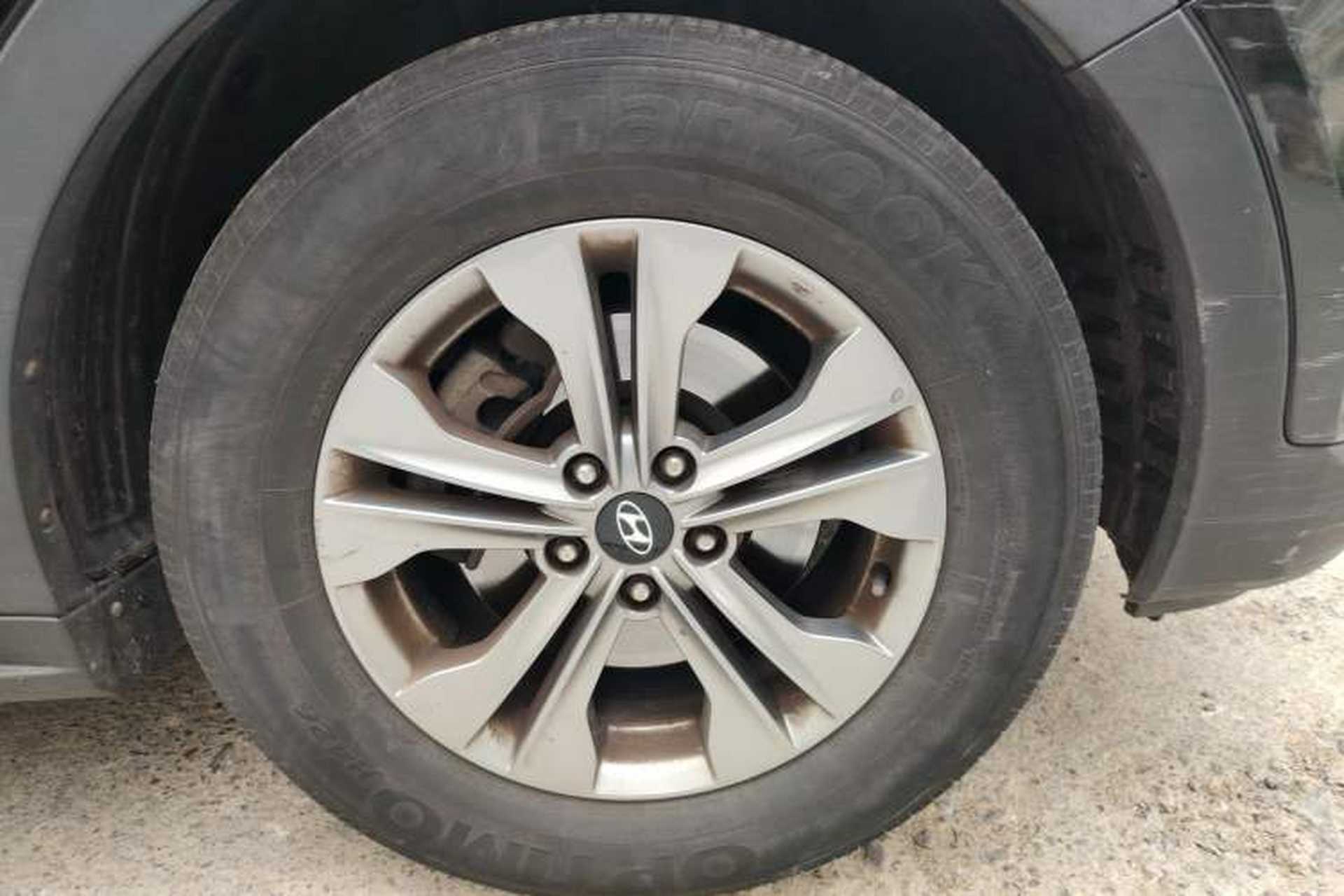 Used Hyundai Santa Fe 2015 2.0T Automatic Two-Wheel Drive Smart Version 5 Seats Right Front Wheel Hub
