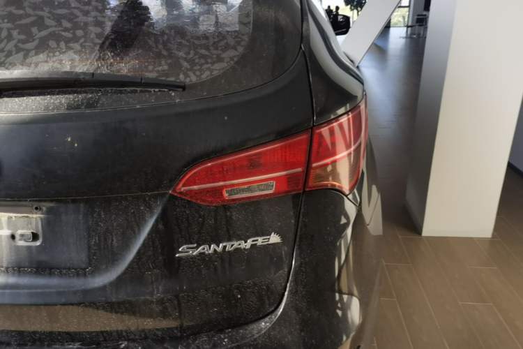 Used Hyundai Santa Fe 2015 2.0T Automatic Two-Wheel Drive Smart Version 5 Seats Right Rear Taillight