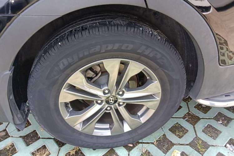 Used Hyundai Santa Fe 2015 2.0T Automatic All-Wheel Drive Smart Version 5 Seats Right Rear Wheel Hub