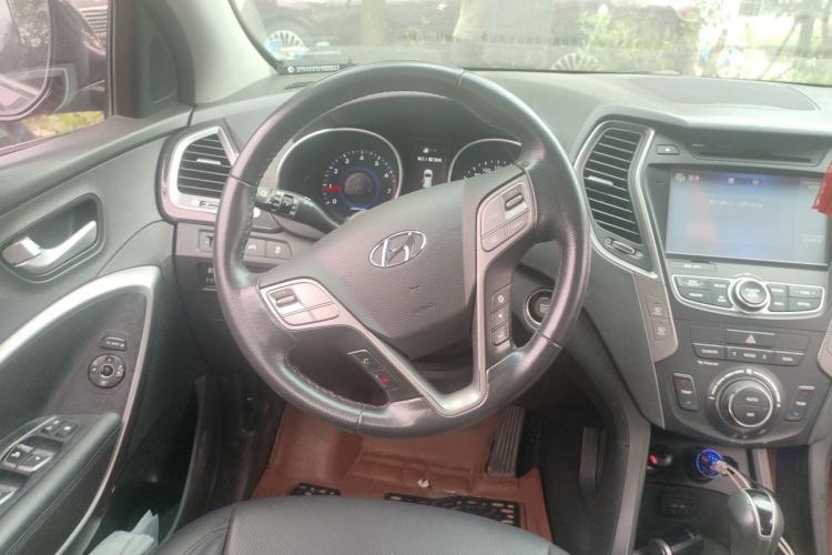 Used Hyundai Santa Fe 2015 2.0T Automatic All-Wheel Drive Smart Version 5 Seats Steering Wheel