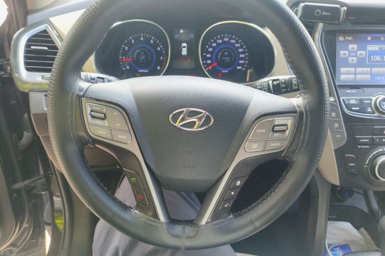 Used Hyundai Santa Fe 2015 2.0T Automatic 4x4 Smart 7-Seater Steering Wheel