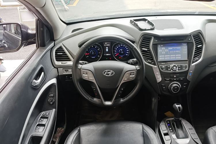 Used Hyundai Santa Fe 2015 2.0T Automatic Two-Wheel Drive Smart Version 5 Seats Steering Wheel