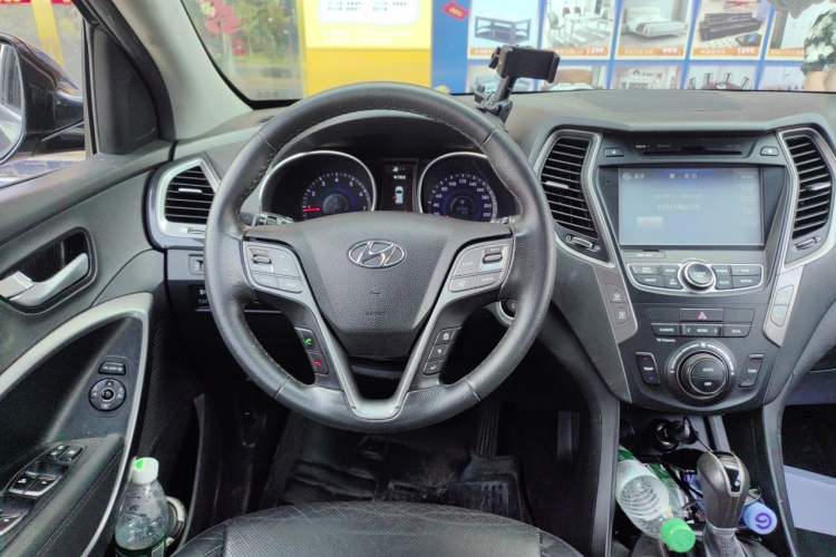 Used Hyundai Santa Fe 2015 2.4L Automatic Two-Wheel Drive Smart Version 5 Seats Steering Wheel