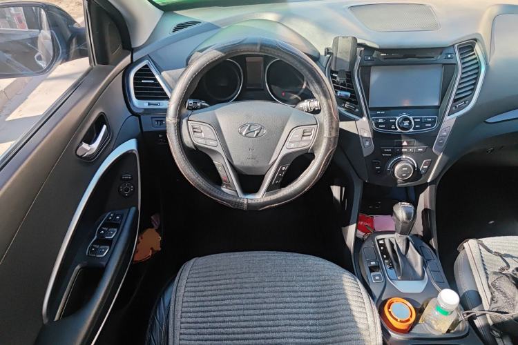 Used Hyundai Santa Fe 2015 2.0T Automatic Two-Wheel Drive Smart Version 5 Seats Steering Wheel