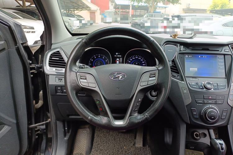 Used Hyundai Santa Fe 2015 2.4L Automatic Two-Wheel Drive Smart Version 5 Seats Steering Wheel