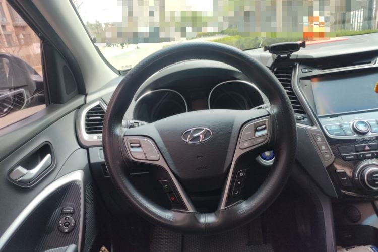Used Hyundai Santa Fe 2015 2.0T Automatic 4x4 Smart 7-Seater Steering Wheel