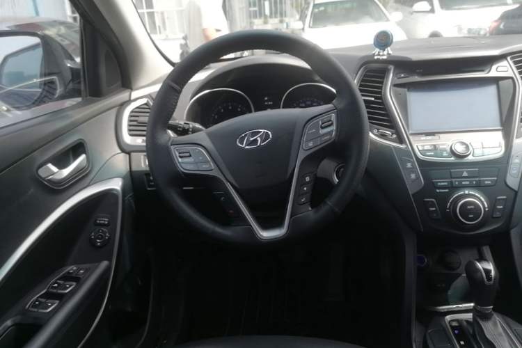 Used Hyundai Santa Fe 2015 2.0T Automatic All-Wheel Drive Smart Version 5 Seats Steering Wheel