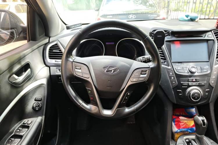 Used Hyundai Santa Fe 2015 2.0T Automatic 4x4 Smart 7-Seater Steering Wheel