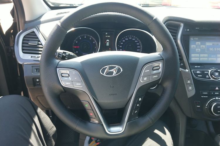 Used Hyundai Santa Fe 2015 2.0T Automatic All-Wheel Drive Smart Version 5 Seats Steering Wheel
