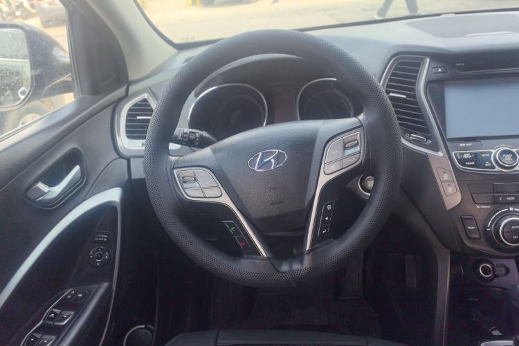 Used Hyundai Santa Fe 2015 2.0T Automatic All-Wheel Drive Smart Version 5 Seats Steering Wheel