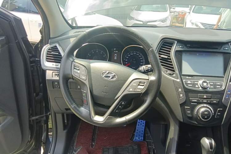 Used Hyundai Santa Fe 2015 2.0T Automatic All-Wheel Drive Smart Version 5 Seats Steering Wheel