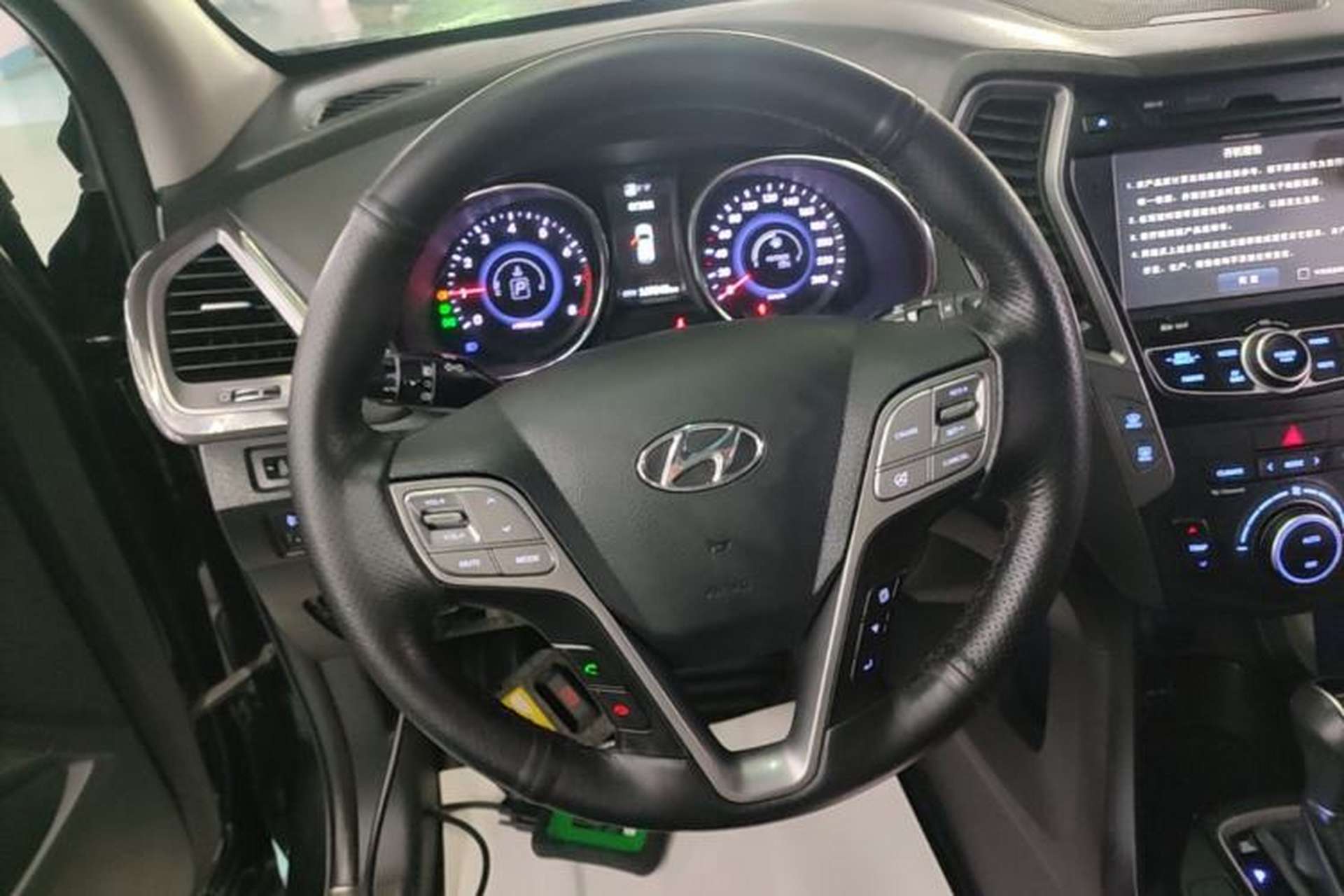 Used Hyundai Santa Fe 2015 2.4L Automatic Two-Wheel Drive Smart Version 5 Seats Steering Wheel