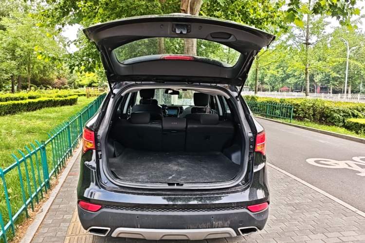 Used Hyundai Santa Fe 2015 2.4L Automatic Two-Wheel Drive Comfort Edition 5 Seats Trunk