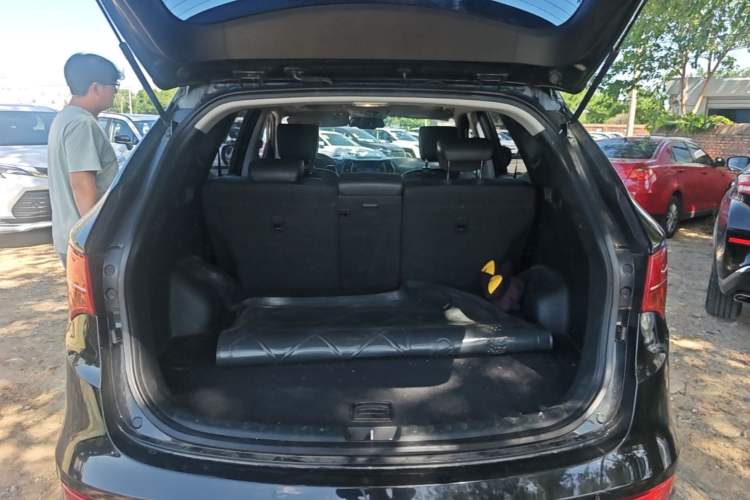Used Hyundai Santa Fe 2015 2.0T Automatic Two-Wheel Drive Smart Version 5 Seats Trunk
