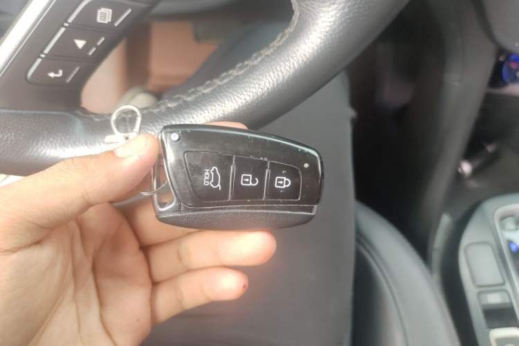 Used Hyundai Santa Fe 2015 2.0T Automatic All-Wheel Drive Smart Version 5 Seats Vehicle Key