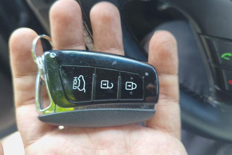 Used Hyundai Santa Fe 2015 2.0T Automatic 4x4 Smart 7-Seater Vehicle Key