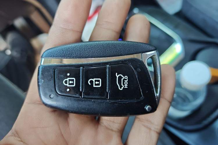 Used Hyundai Santa Fe 2015 2.0T Automatic Two-Wheel Drive Smart Version 5 Seats Vehicle Key