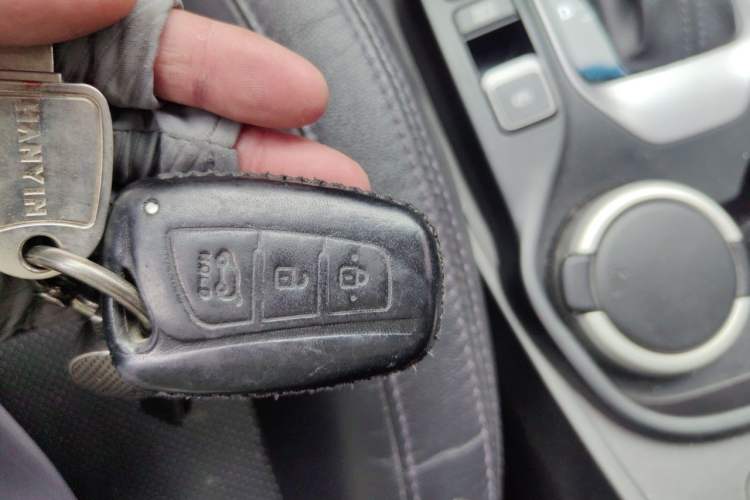 Used Hyundai Santa Fe 2015 2.0T Automatic 4x4 Smart 7-Seater Vehicle Key
