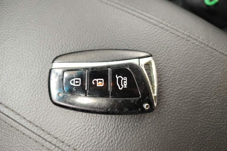 Used Hyundai Santa Fe 2015 2.0T Automatic Two-Wheel Drive Smart Version 5 Seats Vehicle Key