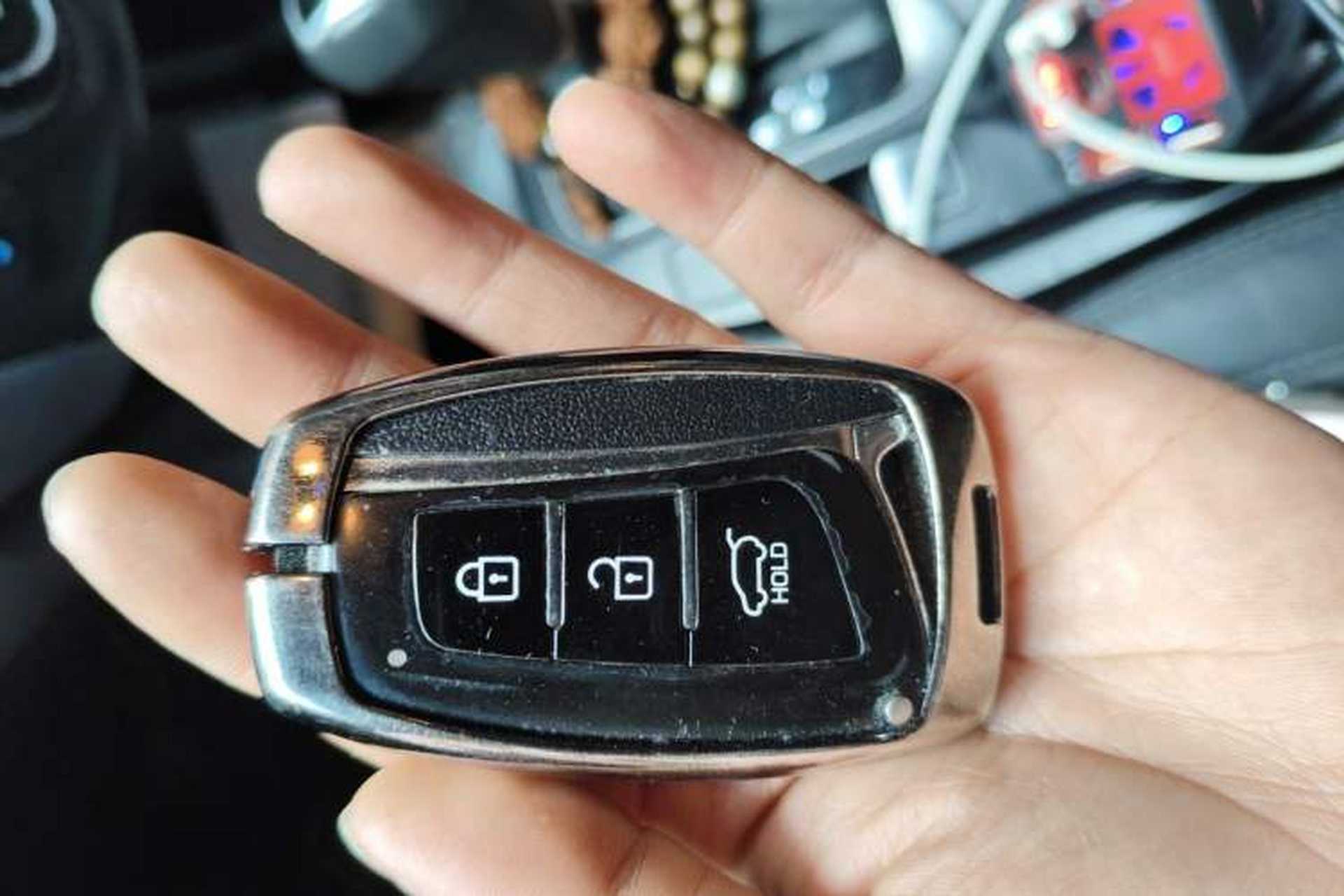 Used Hyundai Santa Fe 2015 2.0T Automatic 4x4 Smart 7-Seater Vehicle Key