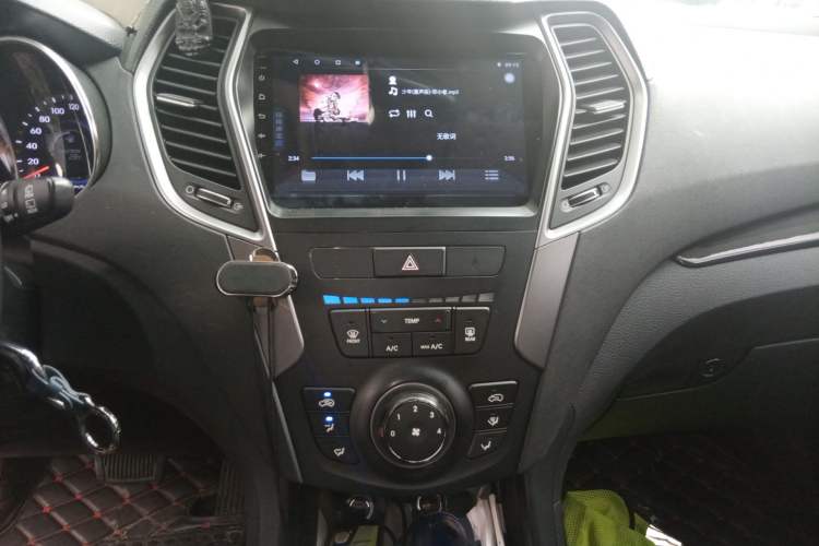 Used Hyundai Santa Fe 2015 2.4L Automatic Two-Wheel Drive Comfort Edition 5 Seats Audio And AC Panel