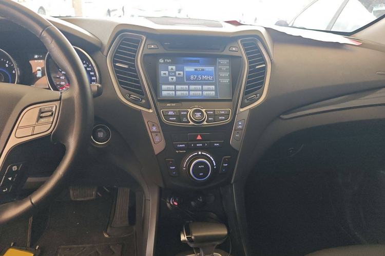 Used Hyundai Santa Fe 2015 2.0T Automatic All-Wheel Drive Smart Version 5 Seats Audio And AC Panel
