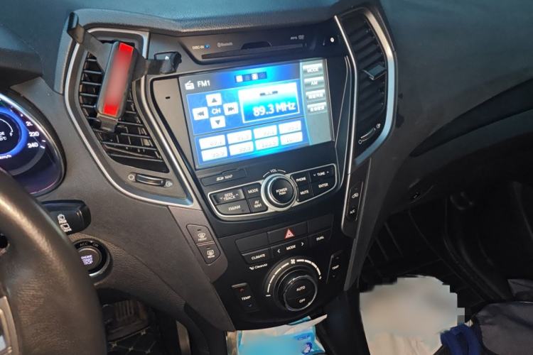 Used Hyundai Santa Fe 2015 2.4L Automatic Two-Wheel Drive Smart Version 5 Seats Audio And AC Panel