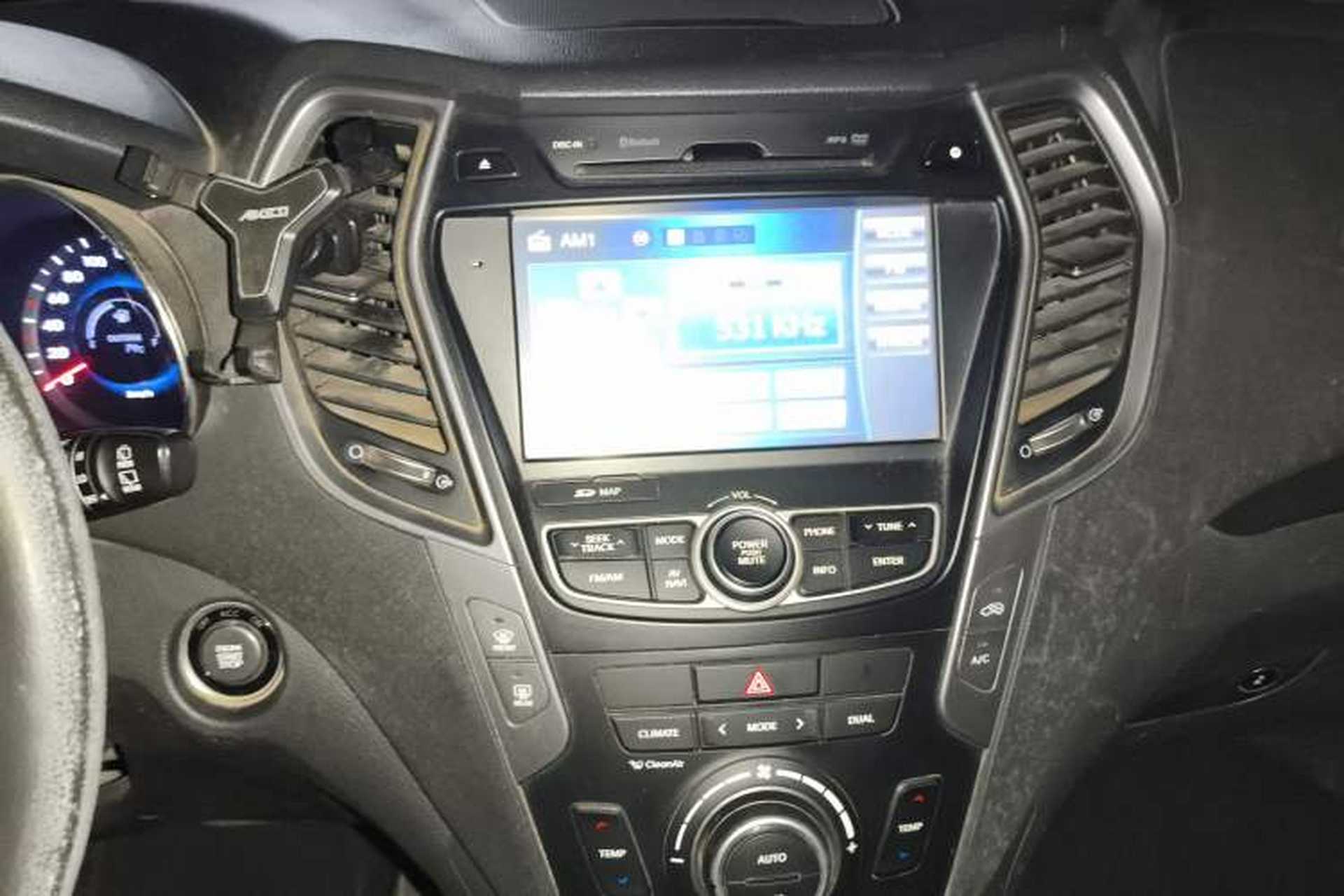 Used Hyundai Santa Fe 2015 2.0T Automatic All-Wheel Drive Smart Version 5 Seats Audio And AC Panel