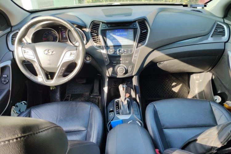 Used Hyundai Santa Fe 2015 2.4L Automatic Two-Wheel Drive Smart Version 5 Seats Center Console