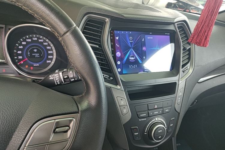 Used Hyundai Santa Fe 2015 2.4L Automatic All-Wheel Drive Smart Version 5 Seats Center Console