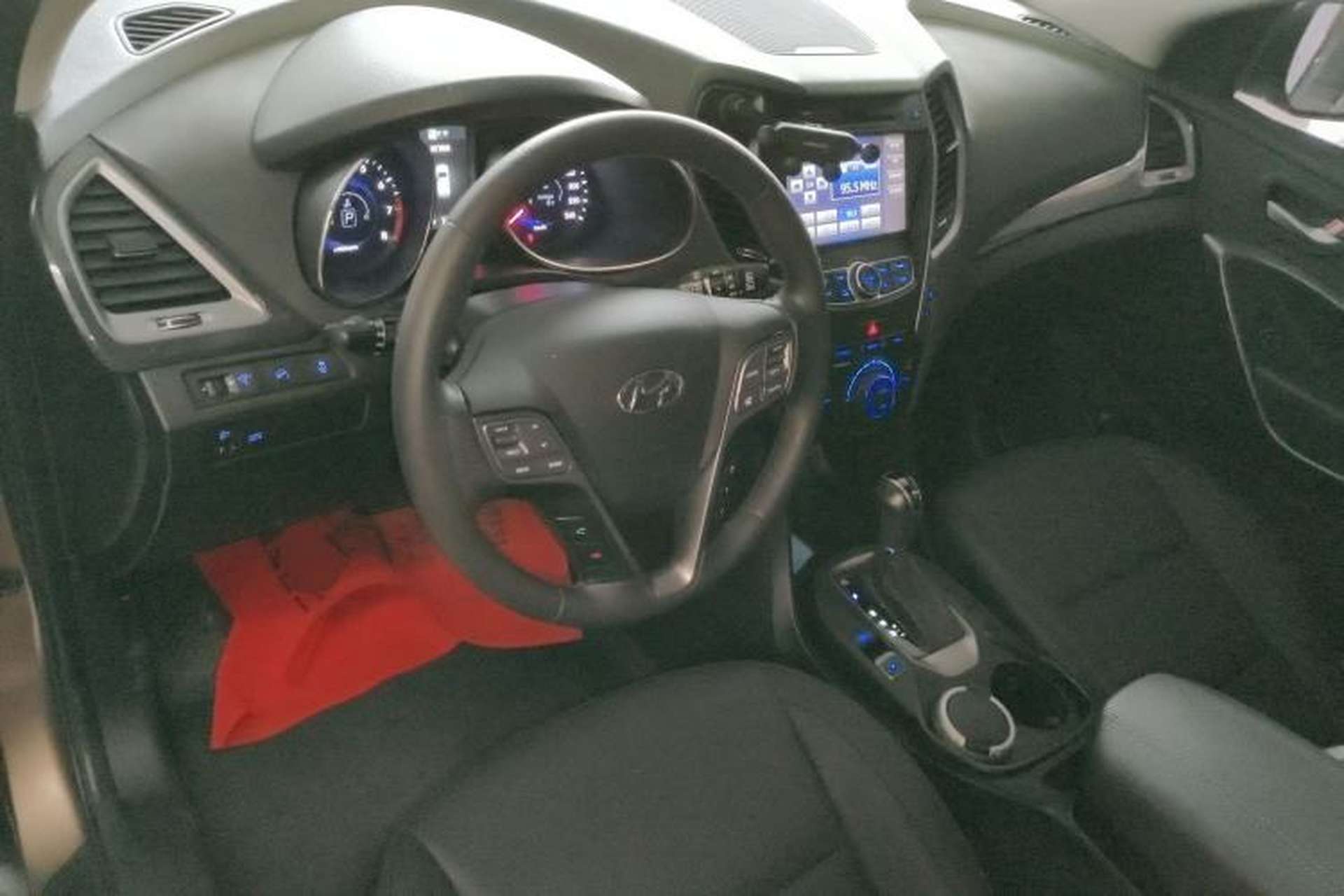Used Hyundai Santa Fe 2015 2.4L Automatic Two-Wheel Drive Smart Version 5 Seats Center Console