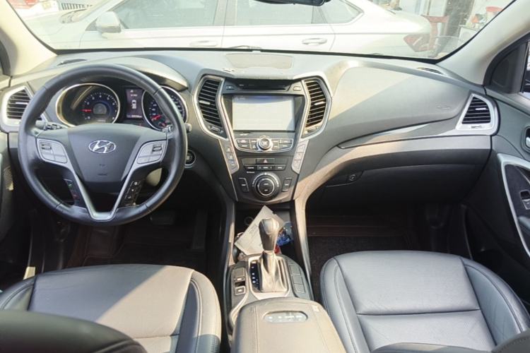Used Hyundai Santa Fe 2015 2.0T Automatic 4x4 Smart 7-Seater Center Console