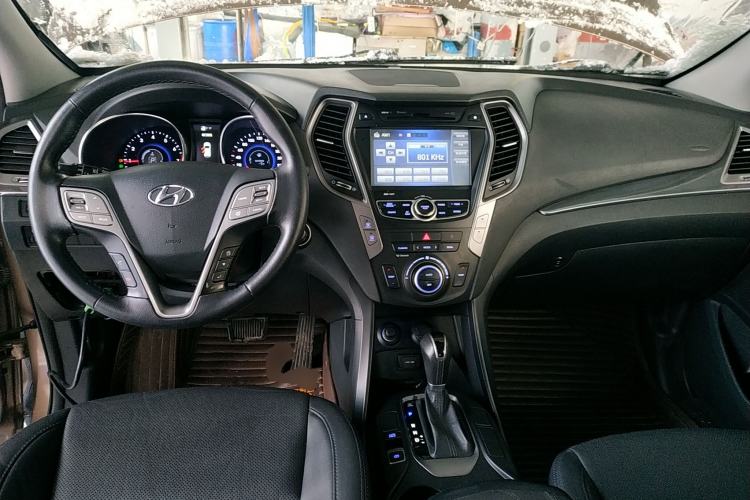 Used Hyundai Santa Fe 2015 2.4L Automatic All-Wheel Drive Smart Version 5 Seats Center Console