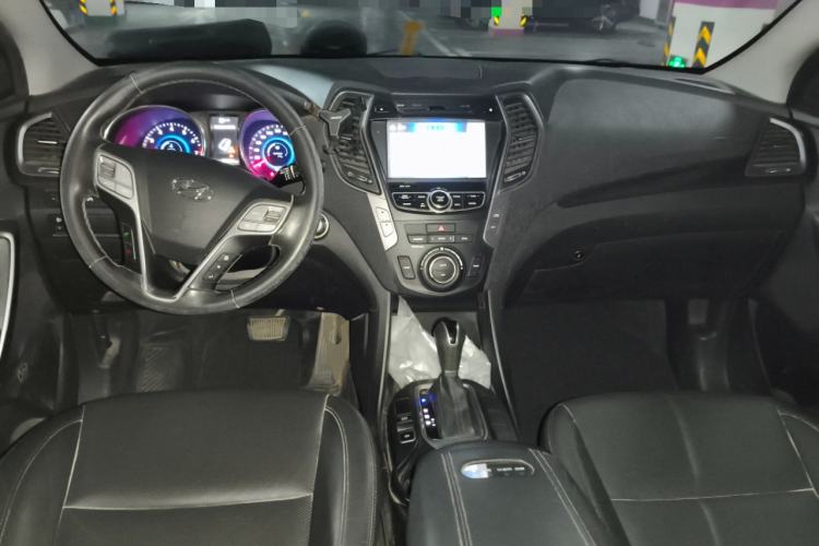Used Hyundai Santa Fe 2015 2.0T Automatic All-Wheel Drive Smart Version 5 Seats Center Console
