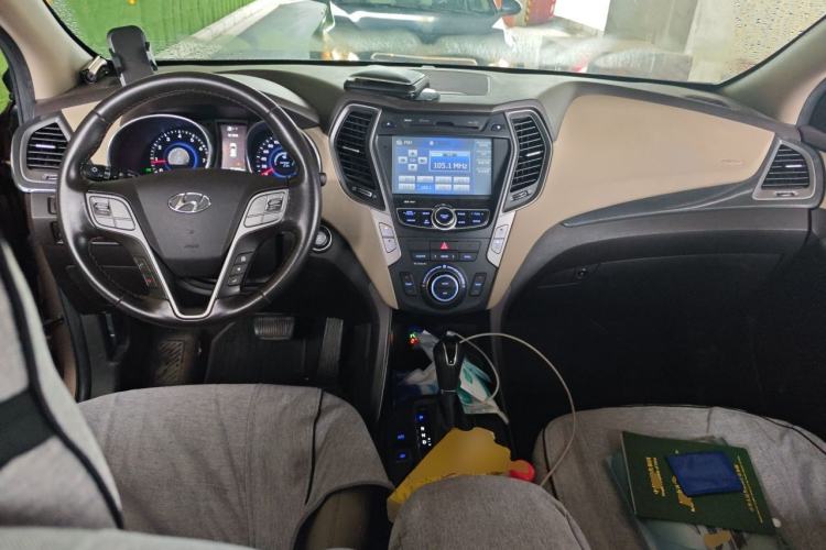Used Hyundai Santa Fe 2015 2.4L Automatic All-Wheel Drive Smart Version 5 Seats Center Console