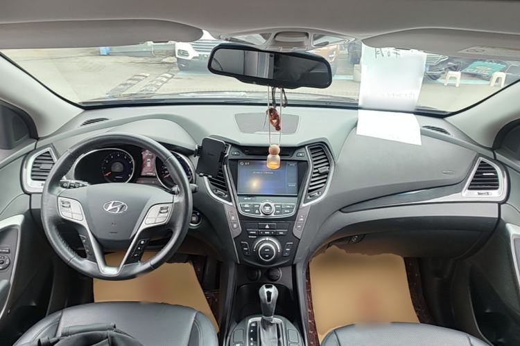 Used Hyundai Santa Fe 2015 2.0T Automatic Two-Wheel Drive Smart Version 5 Seats Center Console
