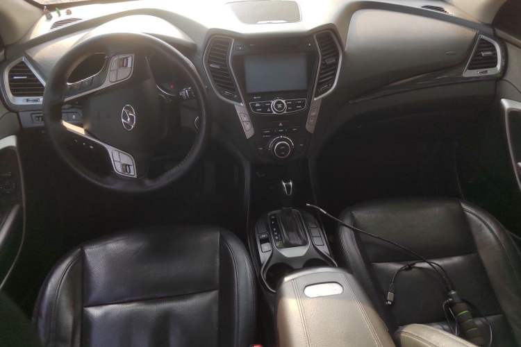 Used Hyundai Santa Fe 2015 2.0T Automatic All-Wheel Drive Smart Version 5 Seats Center Console