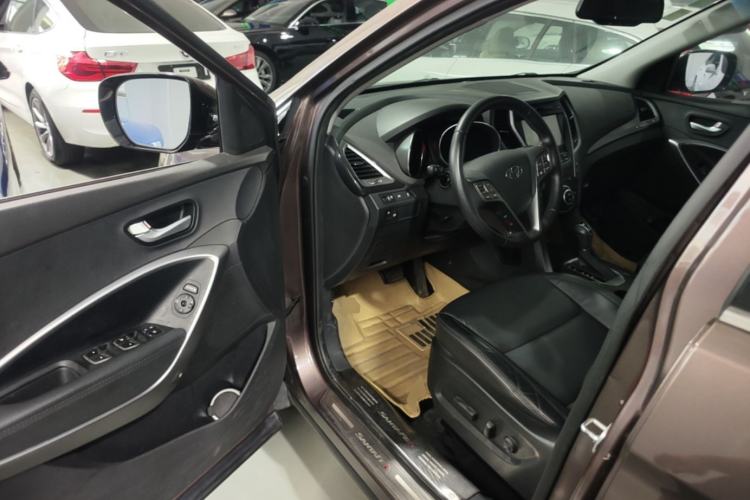 Used Hyundai Santa Fe 2015 2.0T Automatic Two-Wheel Drive Smart Version 5 Seats Driver Seat