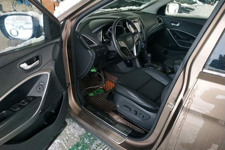 Used Hyundai Santa Fe 2015 2.4L Automatic All-Wheel Drive Smart Version 5 Seats Driver Seat