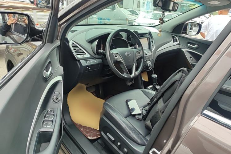 Used Hyundai Santa Fe 2015 2.0T Automatic Two-Wheel Drive Smart Version 5 Seats Driver Seat