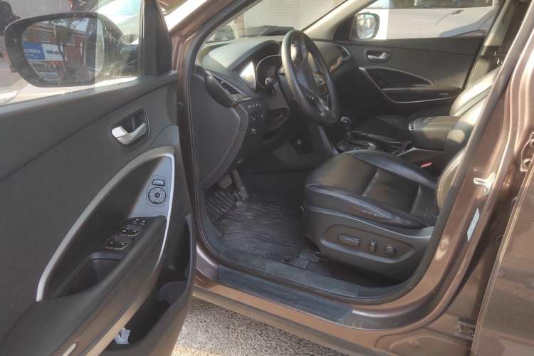 Used Hyundai Santa Fe 2015 2.0T Automatic All-Wheel Drive Smart Version 5 Seats Driver Seat