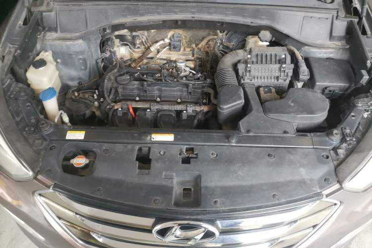 Used Hyundai Santa Fe 2015 2.4L Automatic All-Wheel Drive Smart Version 5 Seats Engine Bay