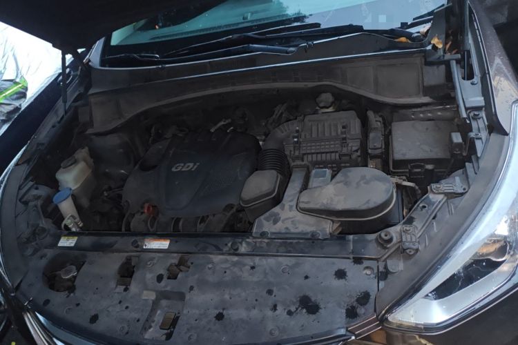Used Hyundai Santa Fe 2015 2.4L Automatic Two-Wheel Drive Smart Version 5 Seats Engine Bay