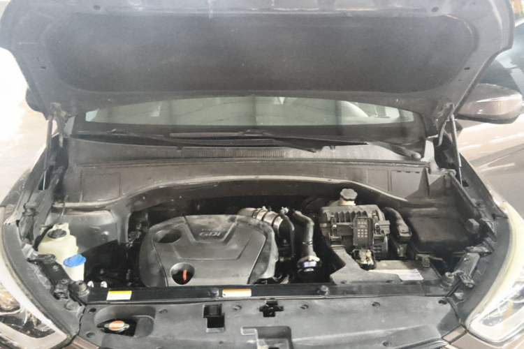Used Hyundai Santa Fe 2015 2.0T Automatic Two-Wheel Drive Smart Version 5 Seats Engine Bay