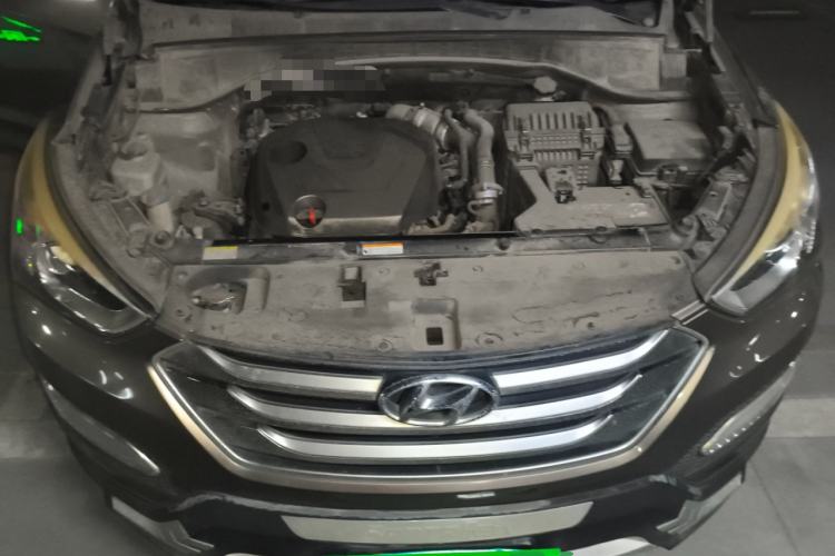Used Hyundai Santa Fe 2015 2.0T Automatic All-Wheel Drive Smart Version 5 Seats Engine Bay