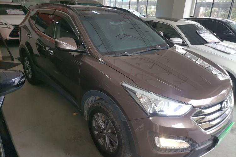 Used Hyundai Santa Fe 2015 2.4L Automatic All-Wheel Drive Smart Version 5 Seats Exterior 1