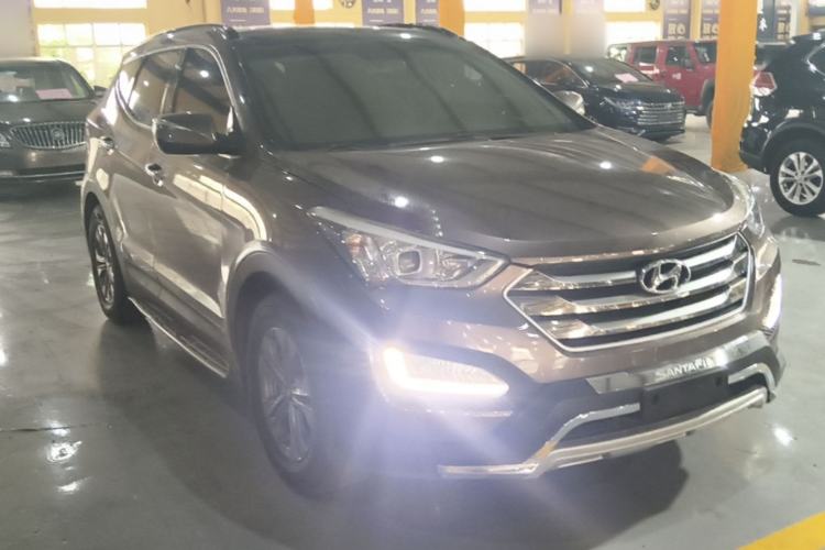Used Hyundai Santa Fe 2015 2.0T Automatic Two-Wheel Drive Smart Version 5 Seats Exterior 1