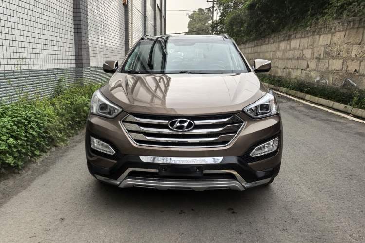 Used Hyundai Santa Fe 2015 2.0T Automatic Two-Wheel Drive Smart Version 5 Seats Exterior 1