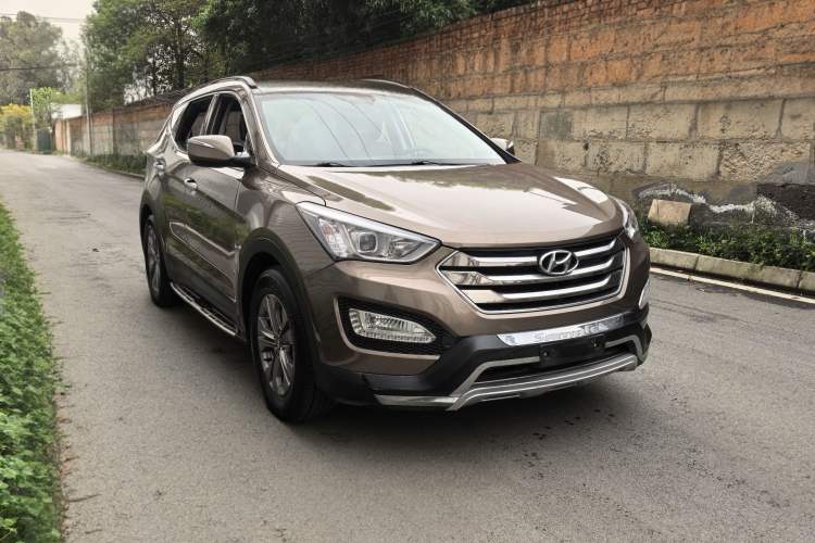 Used Hyundai Santa Fe 2015 2.0T Automatic Two-Wheel Drive Smart Version 5 Seats Exterior 2